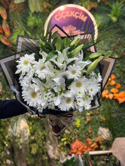 Beyazin Büyüsü Lilyum Buket