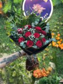 Siyah Buket Kağıdında 11 Gül