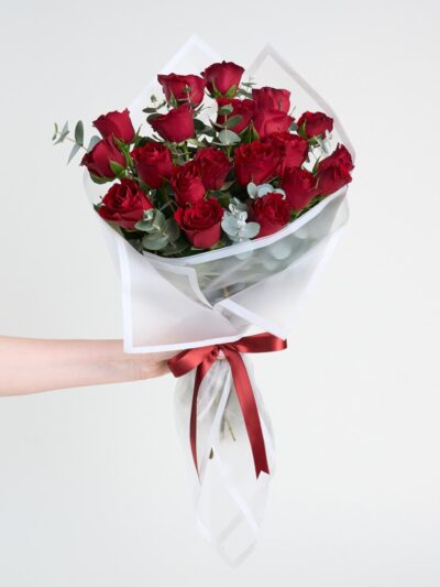 Beyaz Buket Kağıdında 20'li Kırmızı Gül Buket
