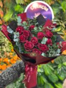 Kırmızı Kâğıtta 15'li Gül Buketi