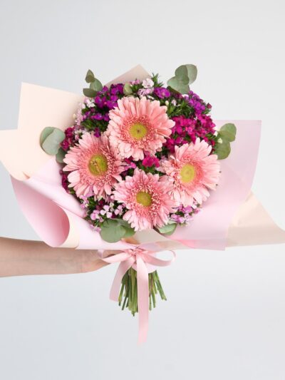 Lila Bukette Pembe Gerberalar ve Hüsnüyusuflar