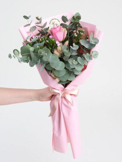 Pembe Bukette Pembe Gül ve Okaliptus