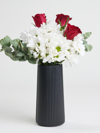 Siyah Çizgili Vazo Beyaz Papatya & Gül Aranjmanı