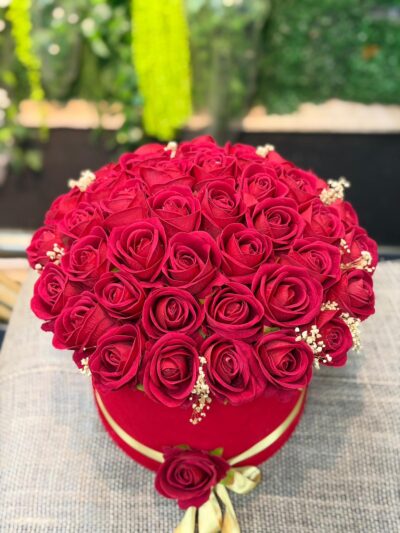 Kadife Kutuda 41'li Kırmızı Yapay Gül