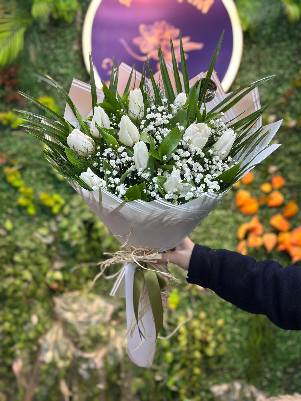 Zarif Beyaz Lale Buketi - Görsel 3