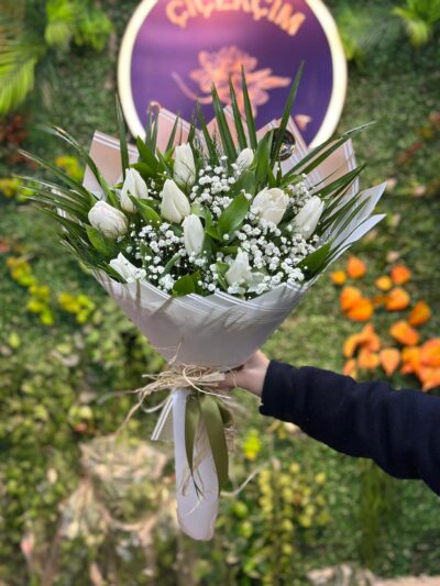 Zarif Beyaz Lale Buketi