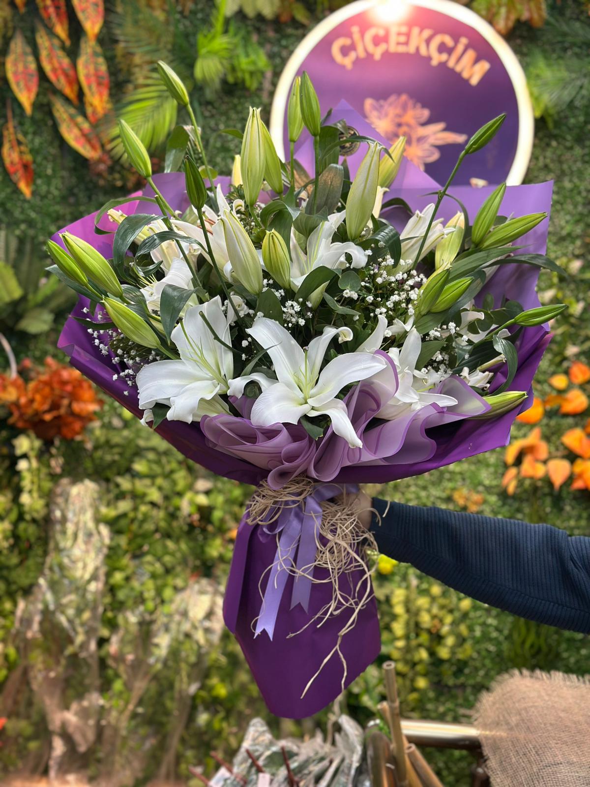 Beyaz Rönesans Lilyum Buketi